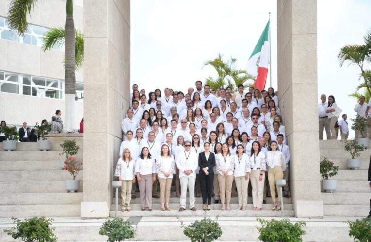 La Fiscal General encabeza Ceremonia de Honores a la Bandera en Oficinas Centrales