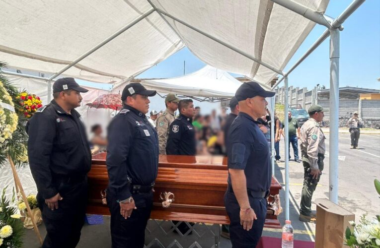 Con profundo respeto en el Gobierno del Ing. Cuitláhuac García Jiménez rendimos homenaje a nuestros héroes policías